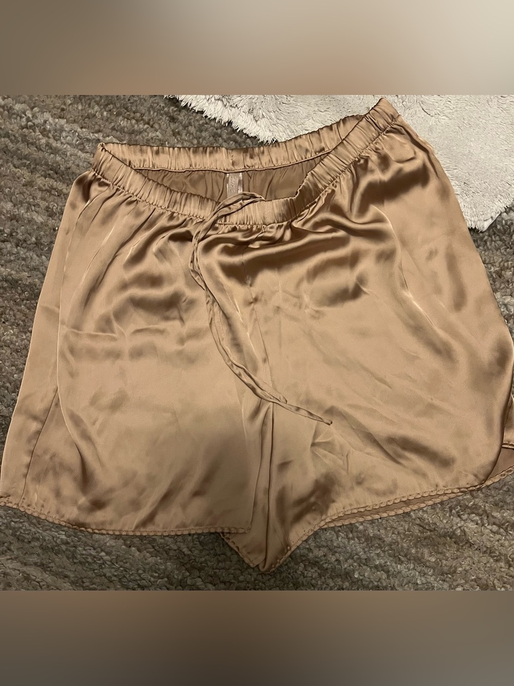 SKIMS~Women’s Satin Sleep Shorts~Gold~S